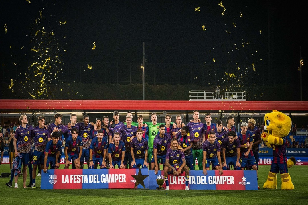 বার্সেলোনার শোকেসে আরও একটি ট্রফি