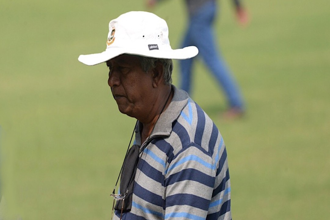 গামিনীর বিকল্প খুঁজছে বিসিবি